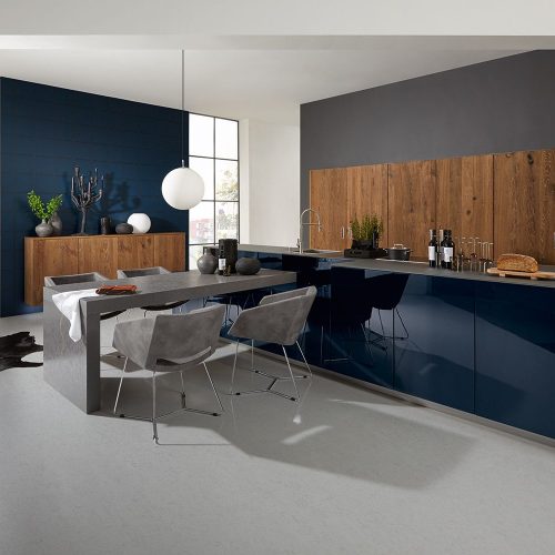 Nova Lack 73T - Tiefblau Hochglanz / Legno 59T - Eiche Trüffel